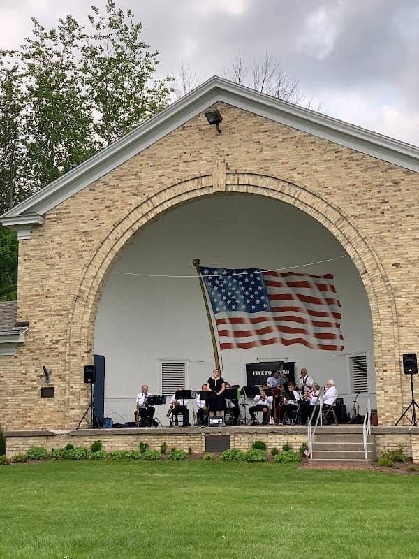 Veterans Memorial Park & Guenther Picnic Area - Image 1