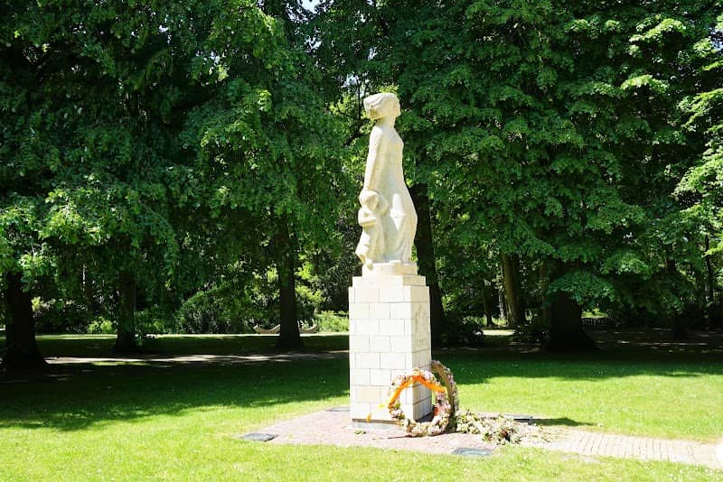 Monument voor gevallen soldaten - Image 1