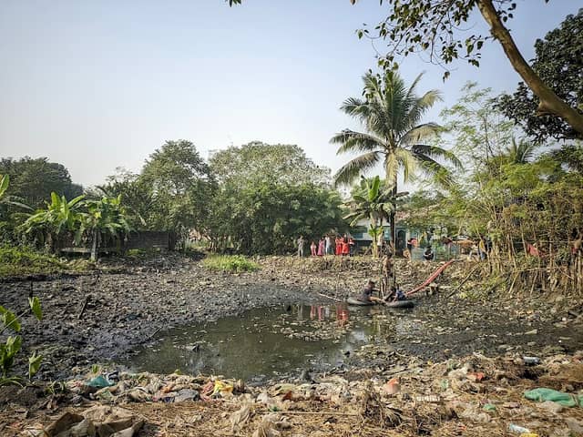Kala pukur - Image 1