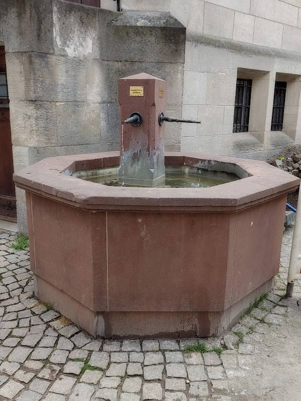 Tarziusbrunnen - Image 1