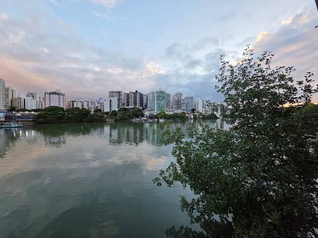 Vista do Canal de Camburi - Image 1