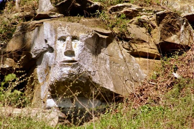 George Washington Cliff Sculpture - Image 1