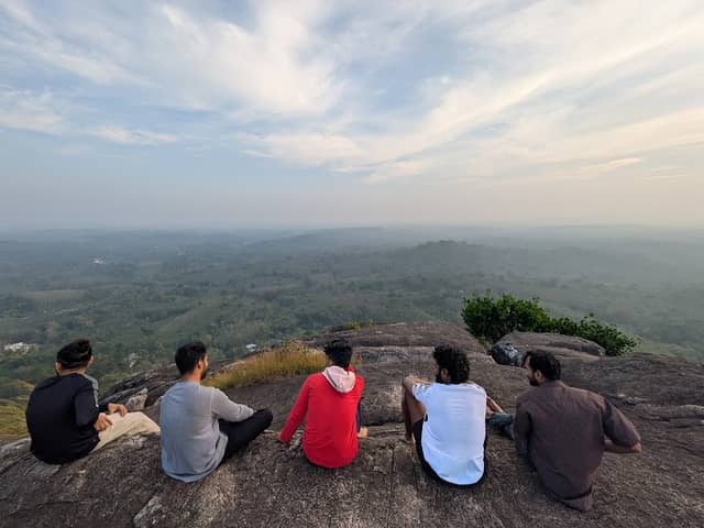 ആയിരവില്ലി പാറ - Image 1