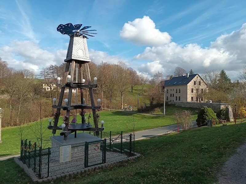 Ortspyramide Stangengrün - Image 1