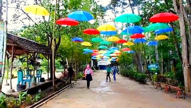 Wisata tanaman obat dan kolam renang KARYA TAMA - Image 1