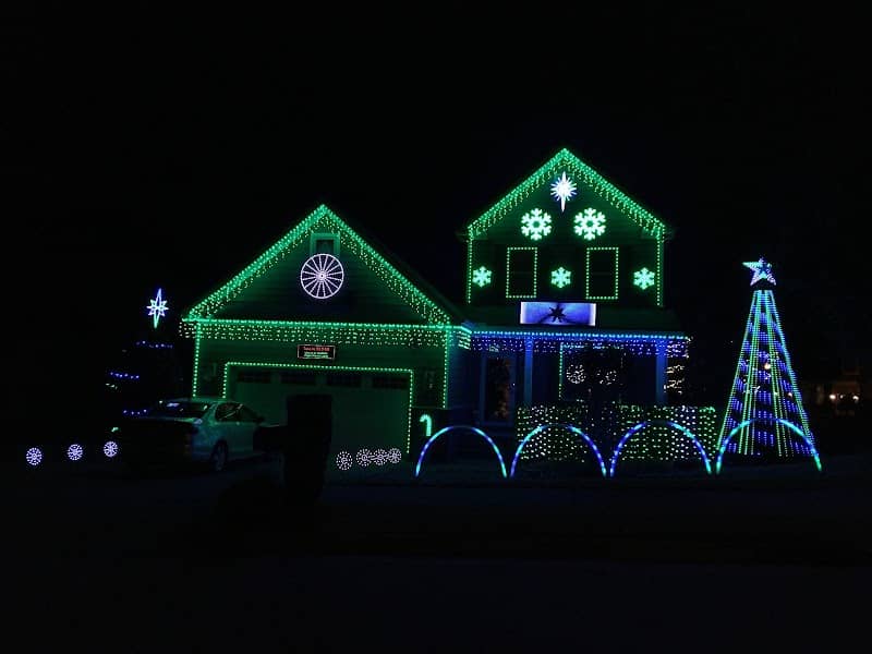 Rogers Family Christmas lights show - Image 1