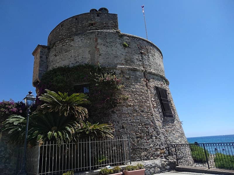 Saracen Tower (ruins) - Image 2