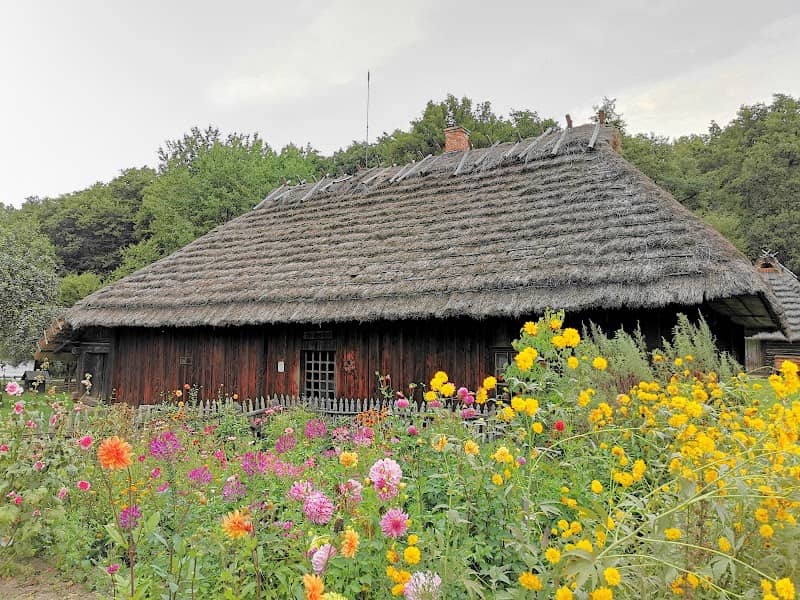 Zagroda dwubudynkowa z kapliczką z Jabłonki - Image 1