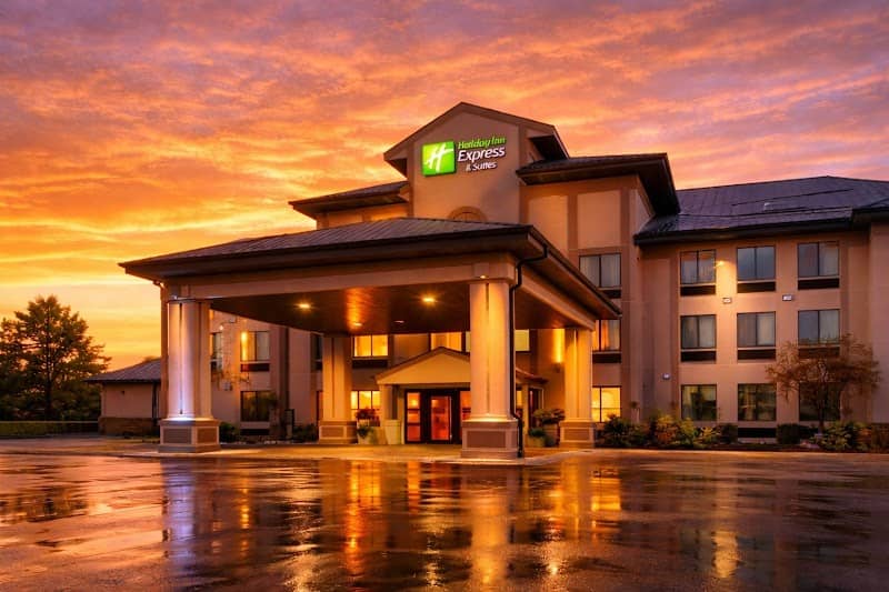 Holiday Inn Express & Suites Winner by IHG - Image 1