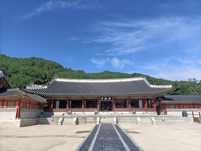 Hwaseong Haenggung - Image 1