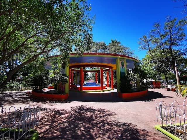 Glorieta Central Park - Image 1