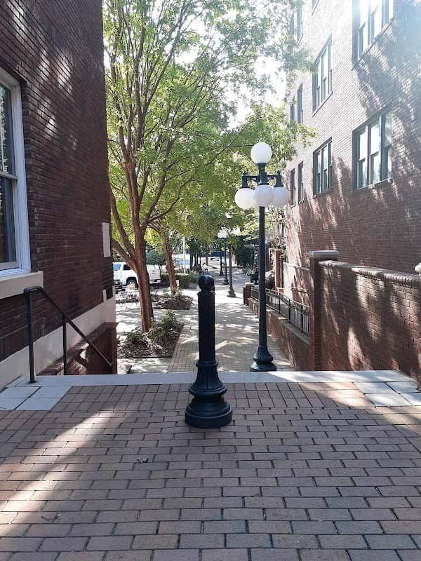 Easy Street Alleyway - Image 1