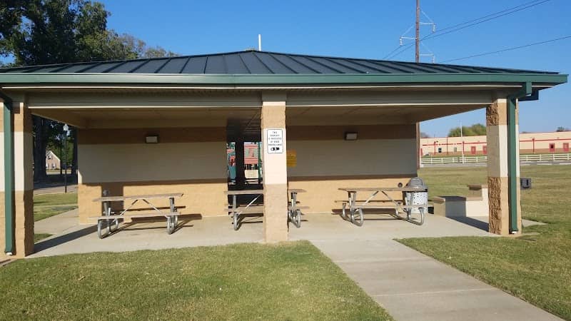 Medina park pavillion - Image 1