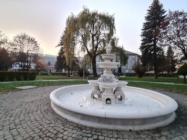 Park pred Nemocnicou - Image 1