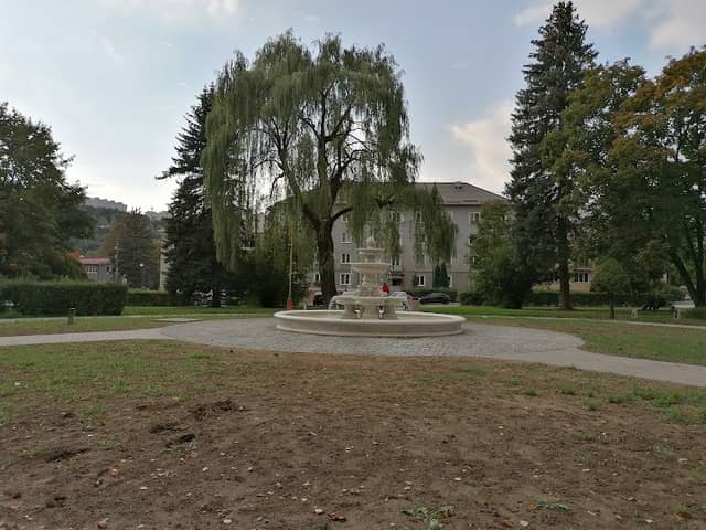 Park pred Nemocnicou - Image 2