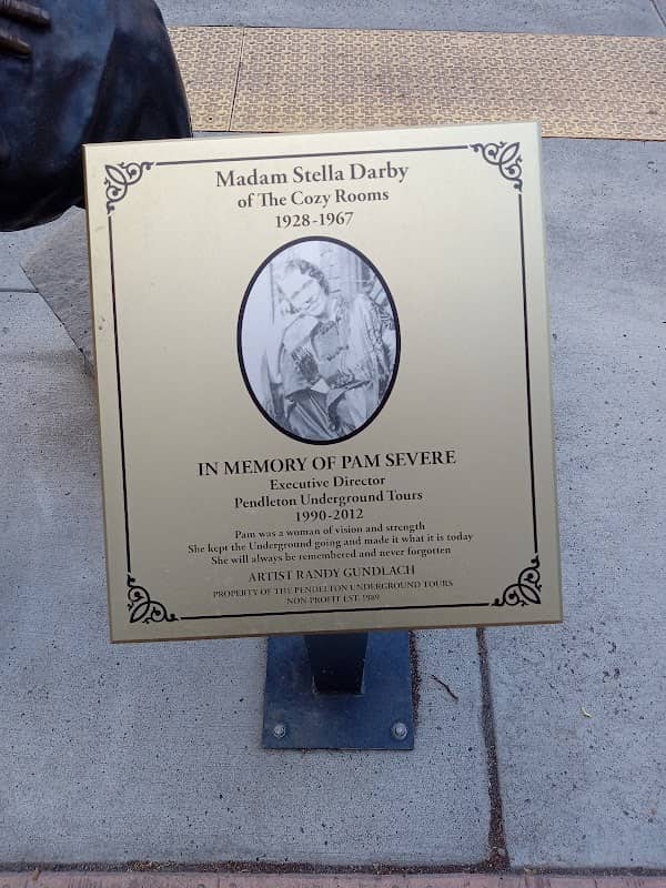 Stella Darby Statue - Image 2