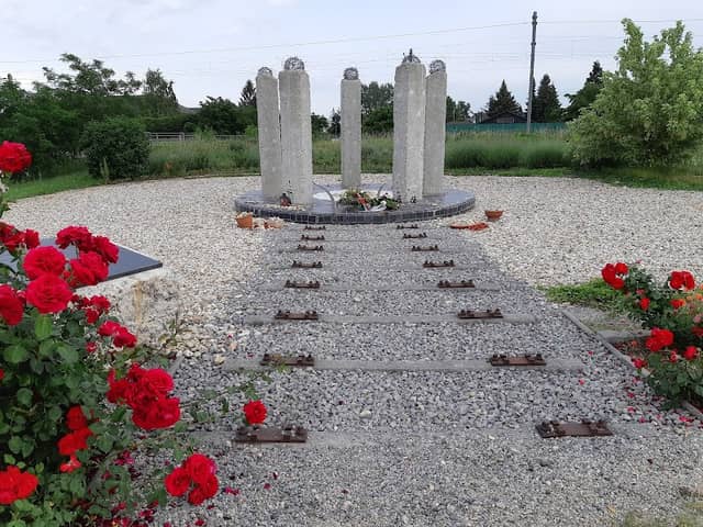 Erinnerungsmal NS-Durchgangslager - Image 1