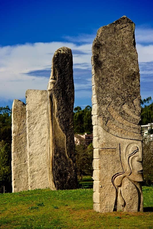 Monument to capon and the city of Freamunde - Image 1