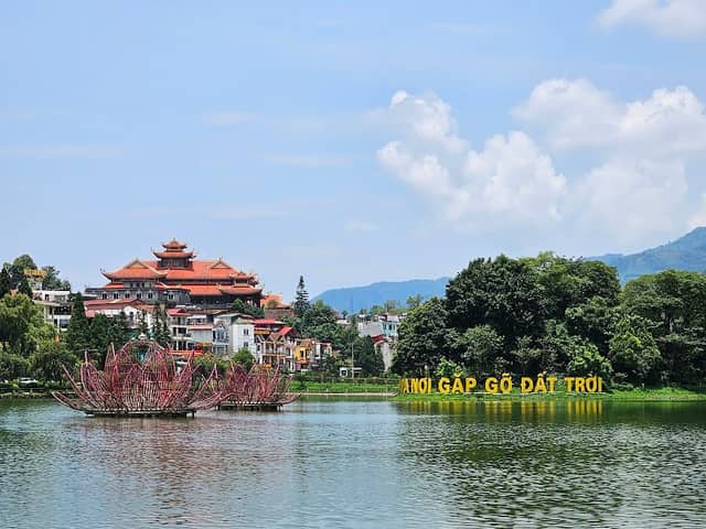 Sapa Lake Square - Image 1