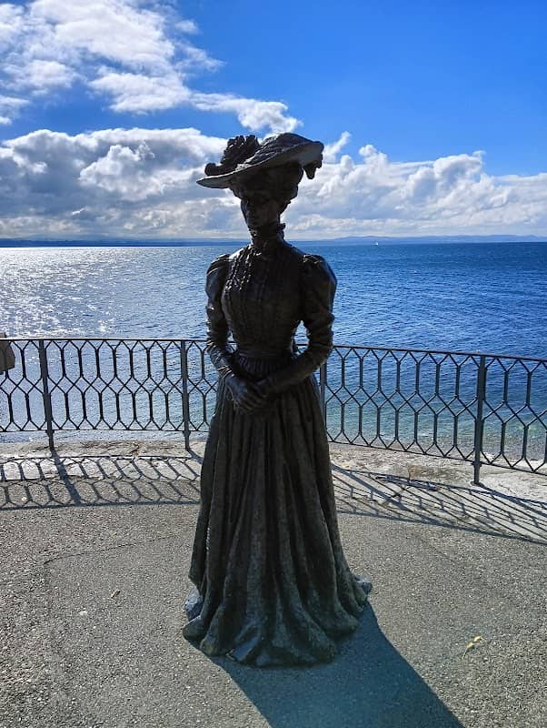 Mary Poppin’s Sculpture - Image 1