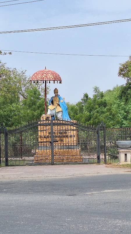 Nawab Sadiq V s Statue - Image 2