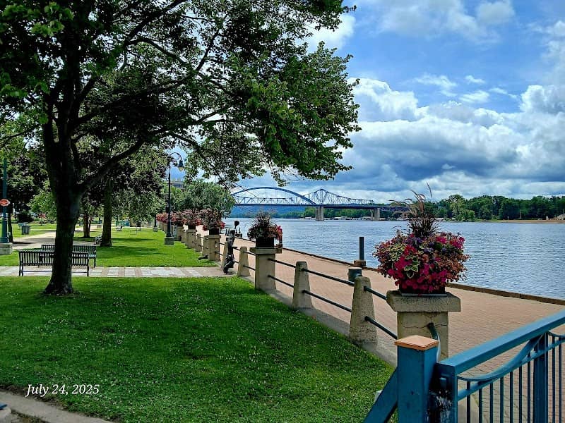 Riverside Park - Image 2