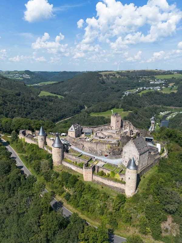 Château de Bourscheid - Image 1