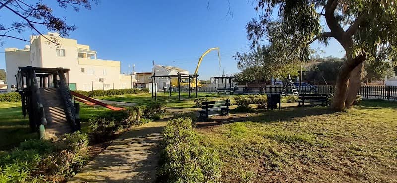 Outdoor seating park - Image 1