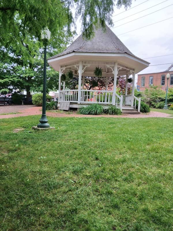 Lincoln Park - Image 2