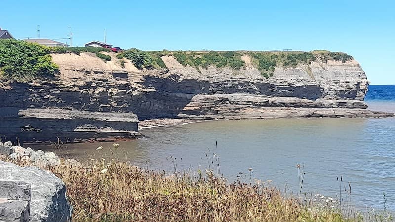 Hill Street Cliff View - Image 1