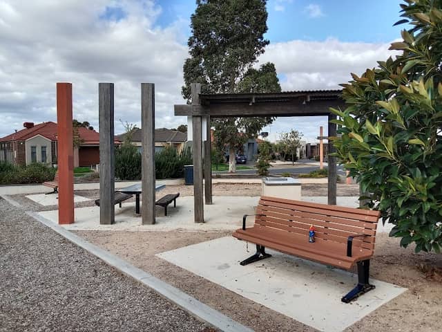 Nottingham Crescent Park - Image 1