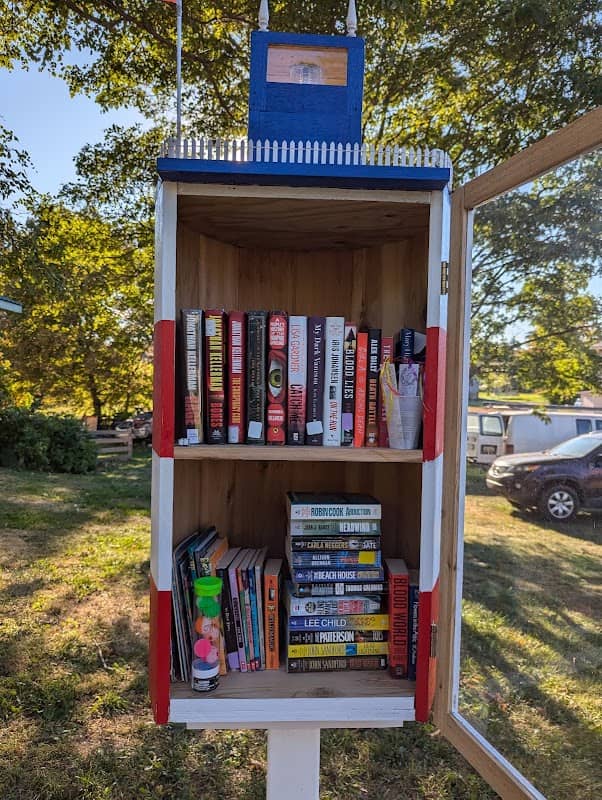 Free Little Lighthouse Library - Image 2