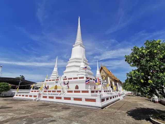 Wat Khema Phirataram Ratchaworawihan - Image 1