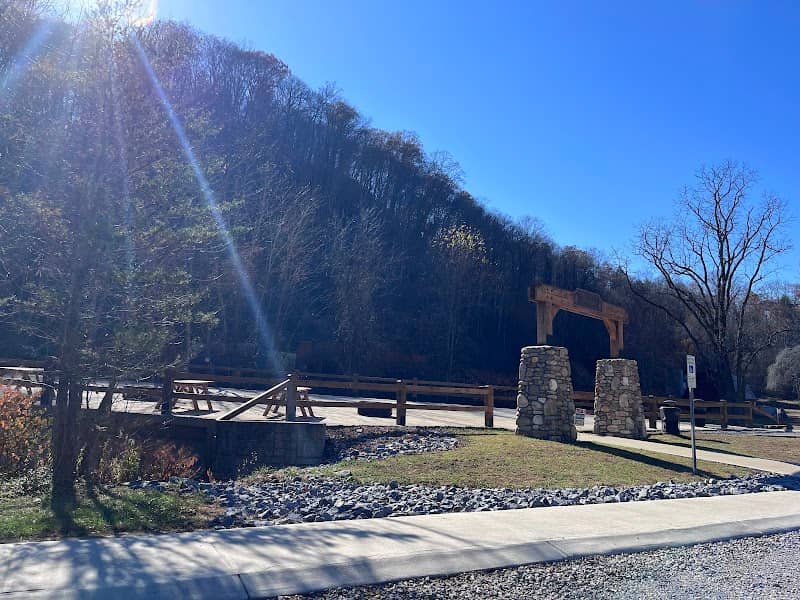 Chestnut Mountain Park Trailhead Parking Lot - Image 1