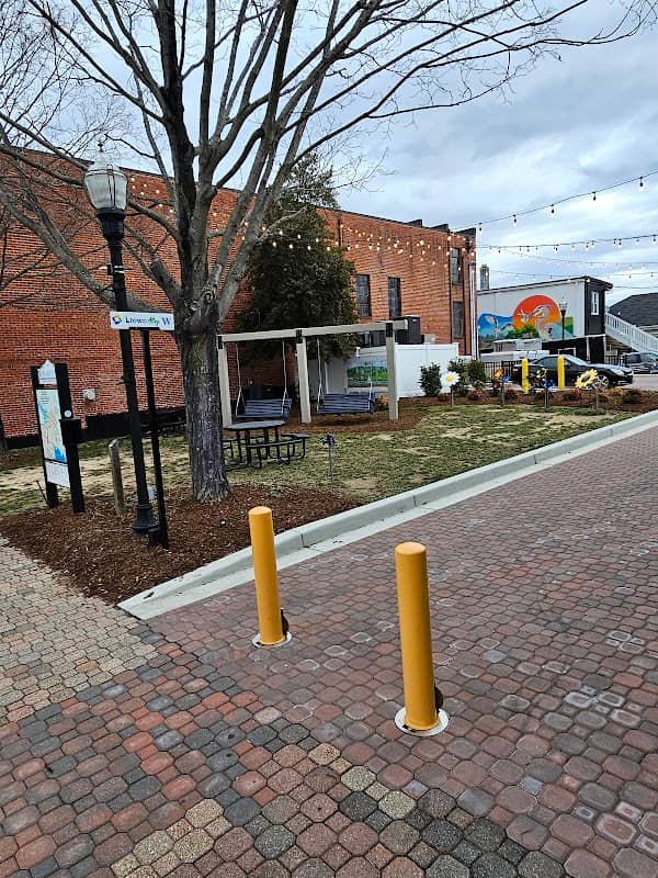Ltown Alley W - Image 1