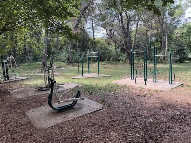 Lariov park - Image 1