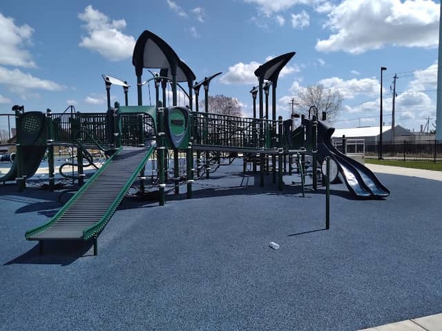 Richard E. Maslowski Glendale Community Park - Image 1
