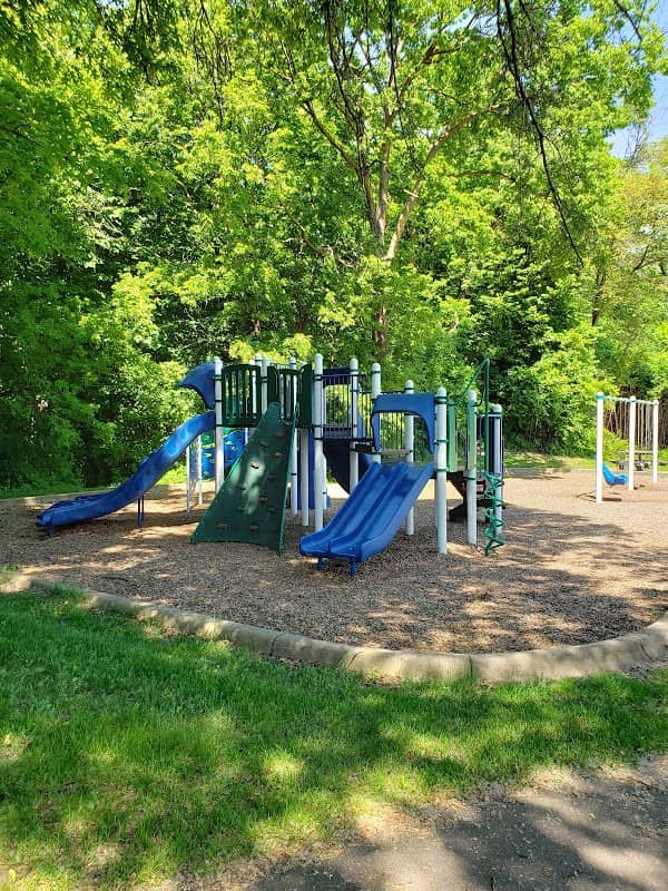 Knob Hill Park - Image 1