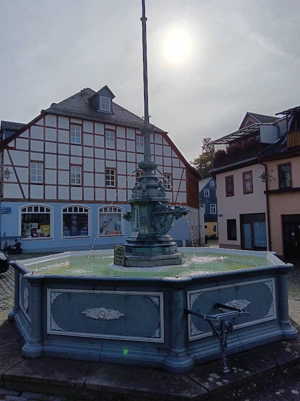 Brunnen auf dem Markt - Image 1