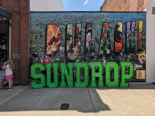 Historic Downtown Pulaski Mural - Image 1