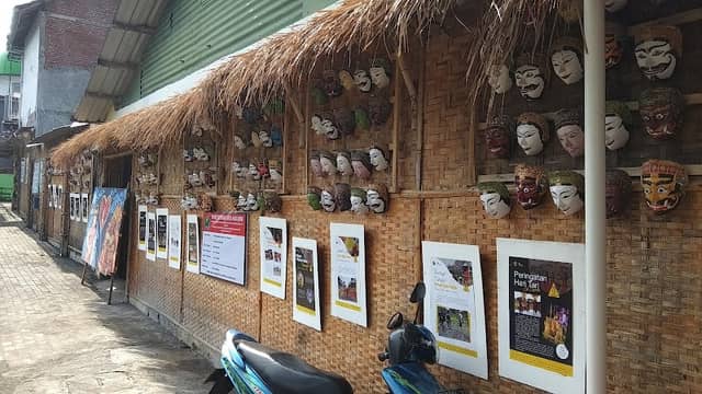 Kampung Budaya Polowijen - Image 1