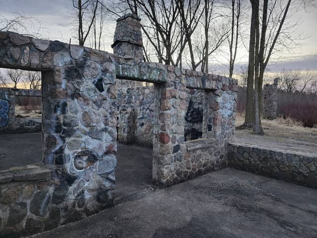 Historic Riverside Park - Image 1