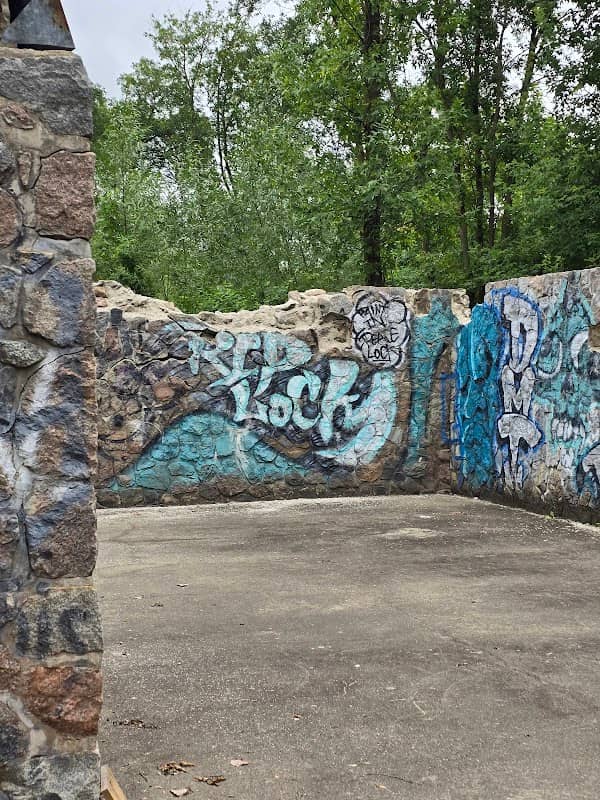 Historic Riverside Park - Image 2