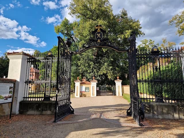 Chateau park - Image 2