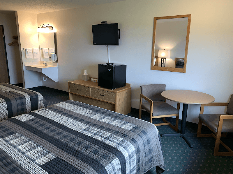 Bob's Resort - Image 2