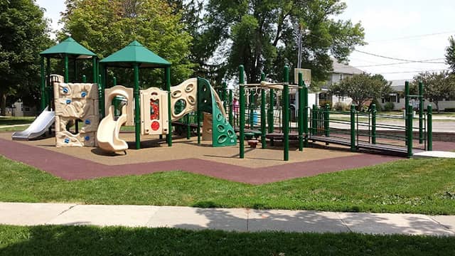 Monona City Park - Image 1