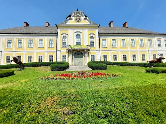Széchenyi Zsigmond Kárpát-Medencei Magyar Vadászati Múzeum - Image 1