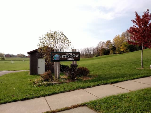 Steinhorst Park South entrance - Image 1