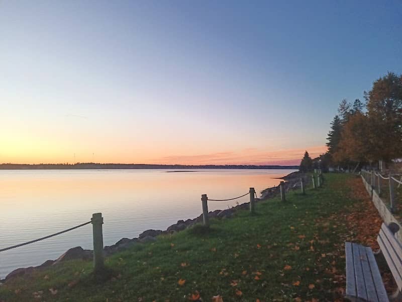 Riverside Park - Image 1
