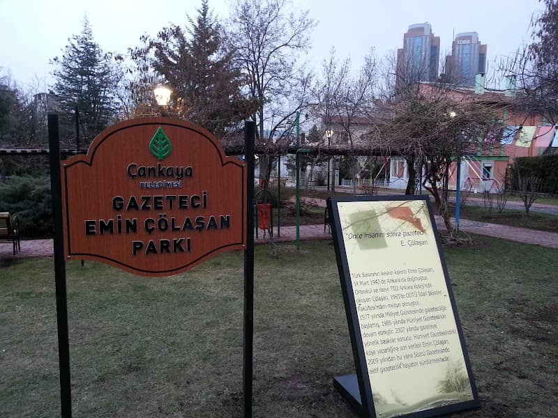 Gazeteci Emin Çölaşan Parkı - Image 2